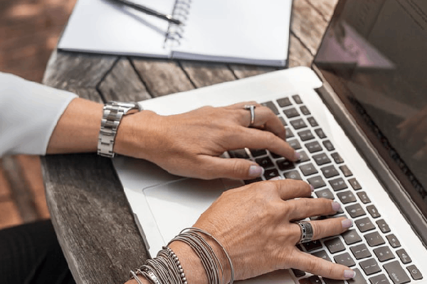 When most people think of Administrative Support professionals they think “secretary” and they get this mental picture of a 9 to 5 on-site employee. Someone who comes into the office 5 days a week, sits behind a desk, types and answers the phone. That’s been a valid image for many years but to be …